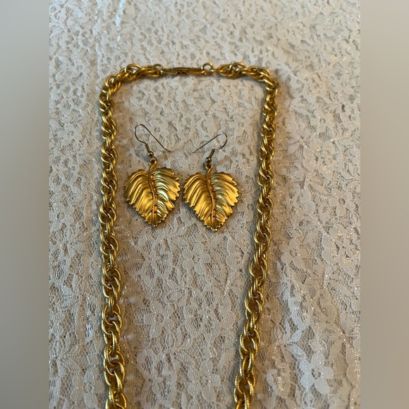 Napier/vintage brushed gold plated leaves, 2.5” long * - Picture 3 of 4